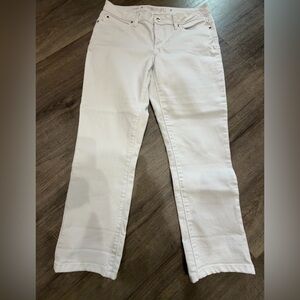 Jennifer Lopez Women's white Straight Leg Capri Jeans